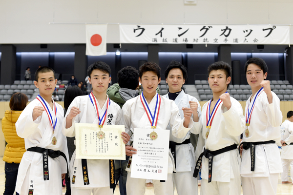 中学生男子の部で優勝した野田拳成会の皆さん