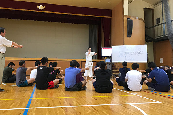 千葉県流山市で中学校の保健体育科の先生方を対象に空手道実技研修会を開催 Jkfan News International 空手ワールド