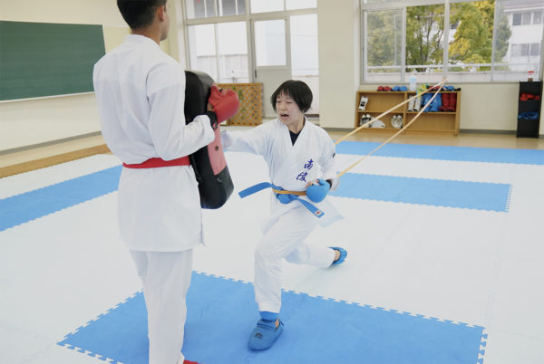 ２月22日発売 ４月号 の連載 先生の特別授業 は 和歌山南陵高等学校 の北原亮太先生です Jkfan News International 空手ワールド