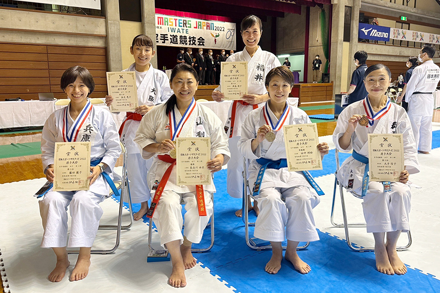 超速報 写真つき マスターズin岩手 祝 ２日目入賞者 Jkfan News International 空手ワールド