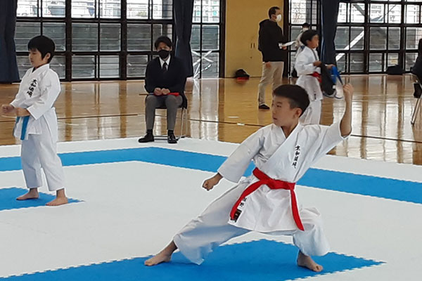 写真：第7回峡南地区少年少女空手道選手権大会 形試合の様子　その2