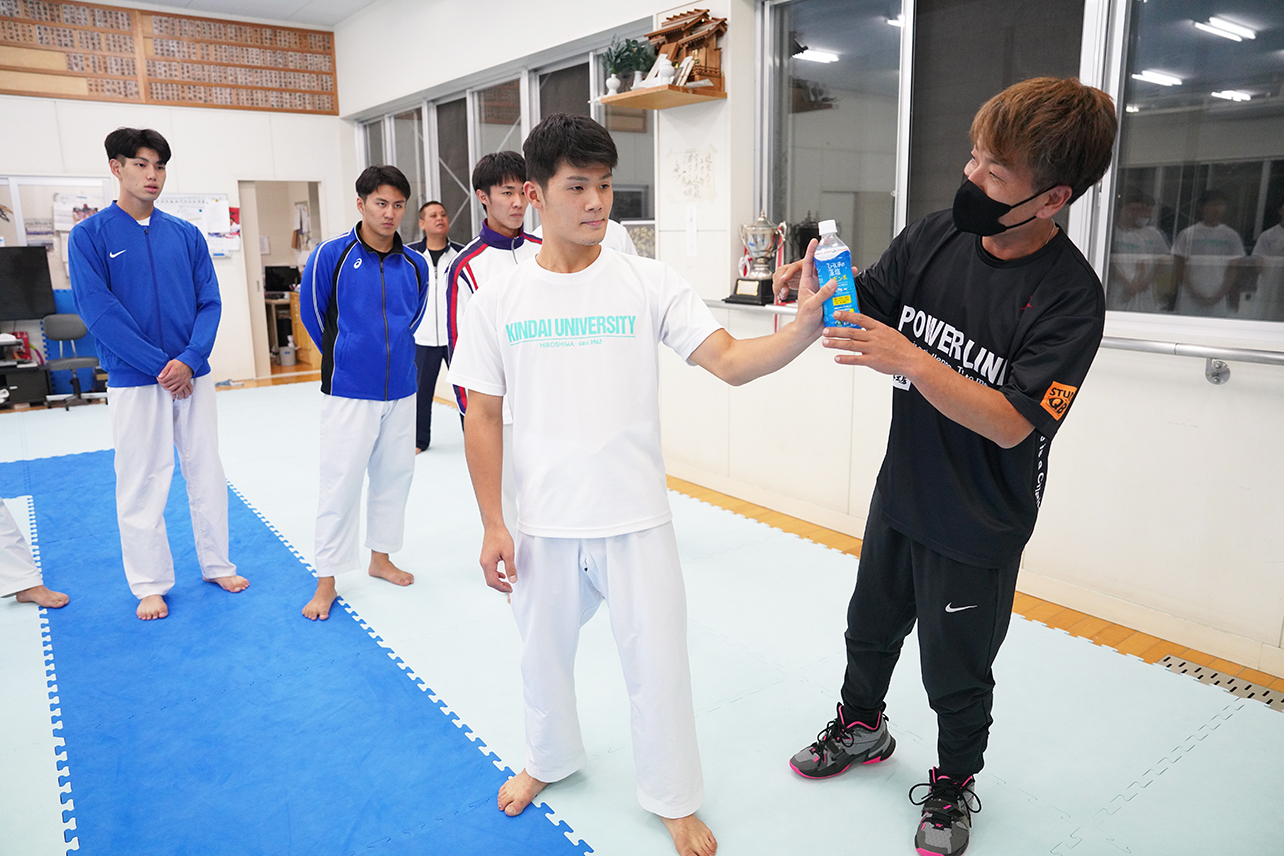 突撃!道場・部活でパワーライントレーニング! 第3回・近畿大学工学部編 開催 JKFan NEWS International (空手ワールド) 突撃!道場・部活でパワーライントレーニング! 第3回・近畿大学工学部編 開催 JKFan NEWS International (空手ワールド)