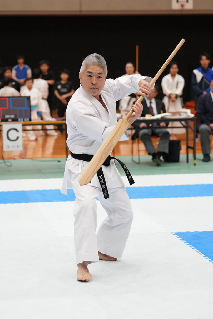 古武道形壮年優勝：玉置晋（なんば）。