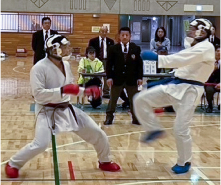 西谷健佑審判長主審による組手シニア男子決勝